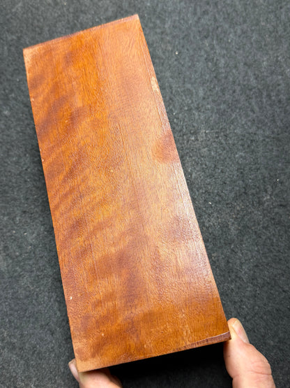 Rose Mahogany. 235x91x73mm