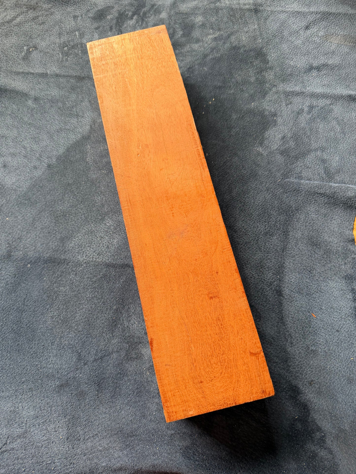 Rose Mahogany. 470x108x76mm